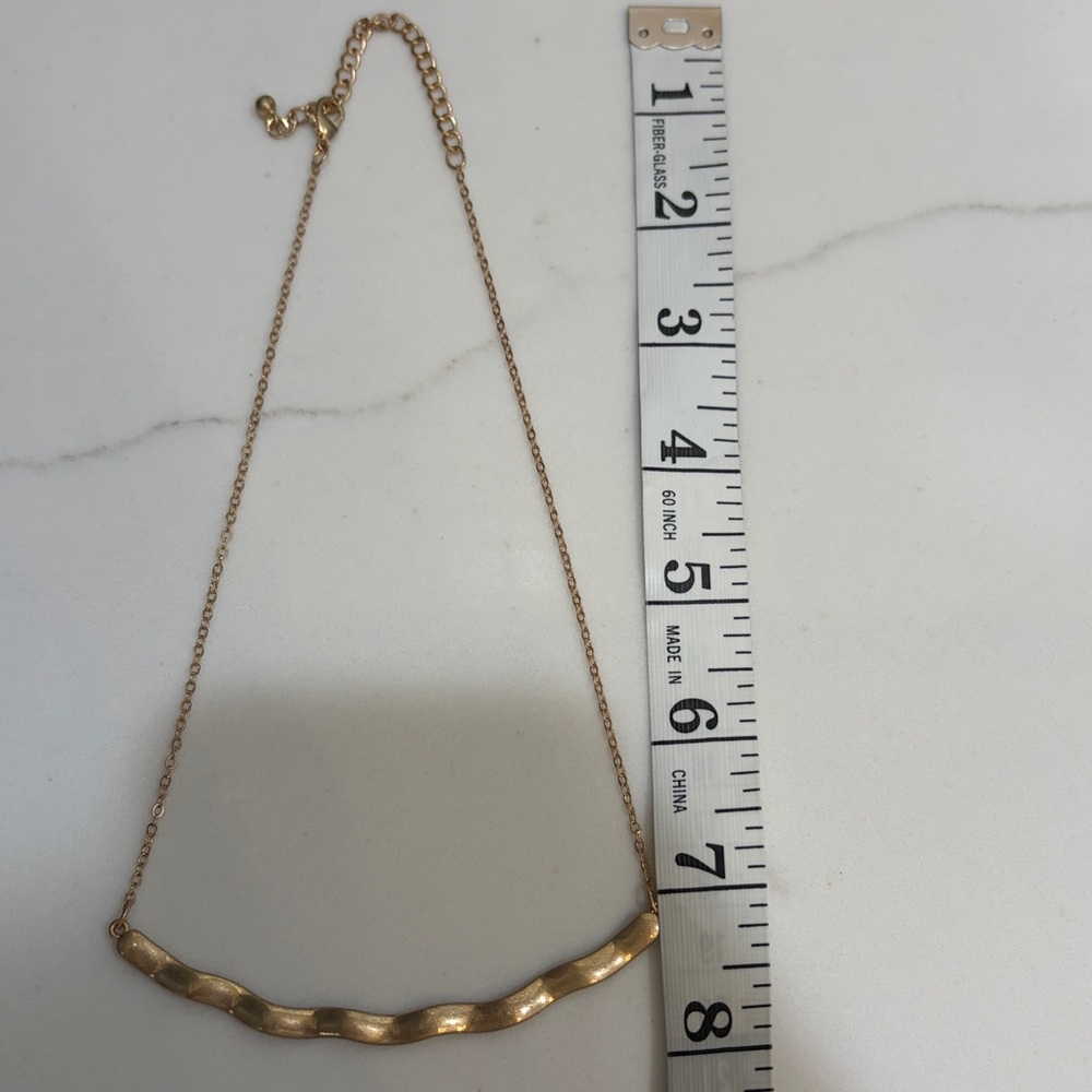 Gold statement necklace - Picture 2 of 4